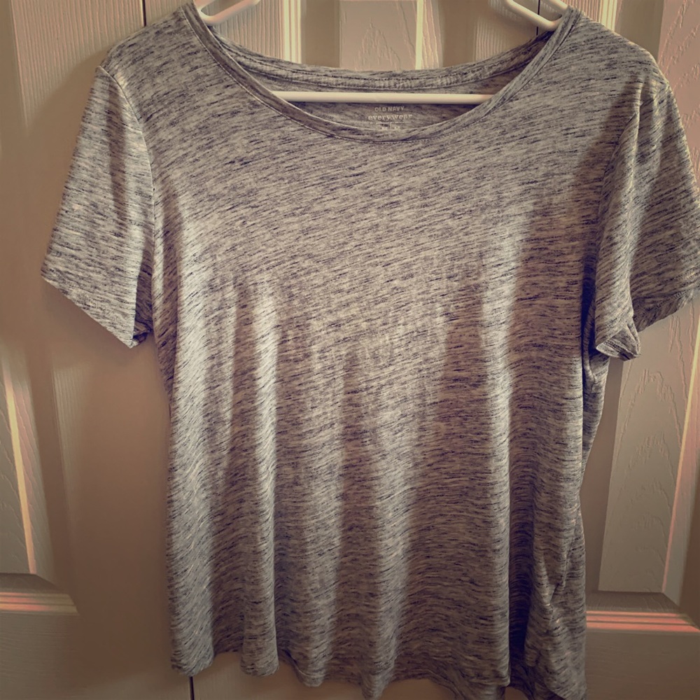 Old Navy T shirt